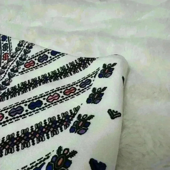 Women’s XS Colourful Pattern Pencil Skirt with a  Flattering Back Slit - Picture 5 of 14